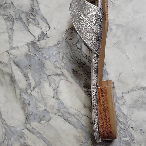 Slippers - Picture 4 of 4